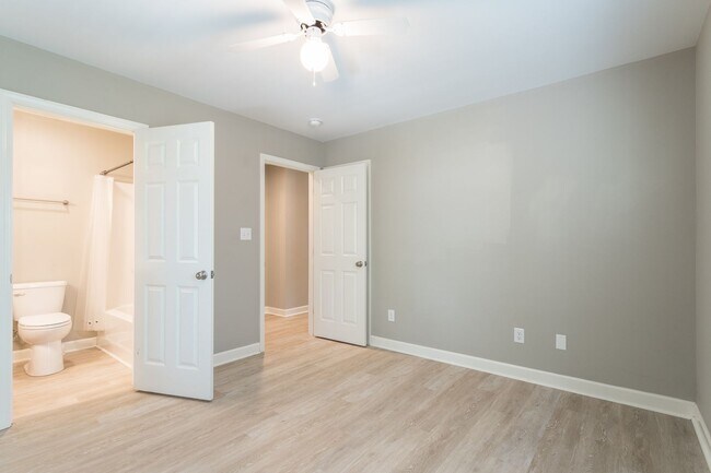 Building Photo - 200 Howell St