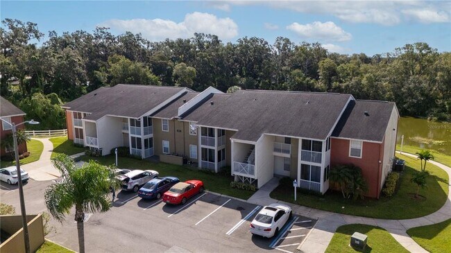 Building Photo - 806 Lake Haven Square