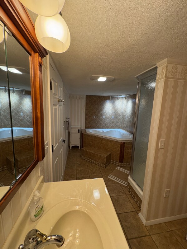 Building Photo - 357 Bayview Dr