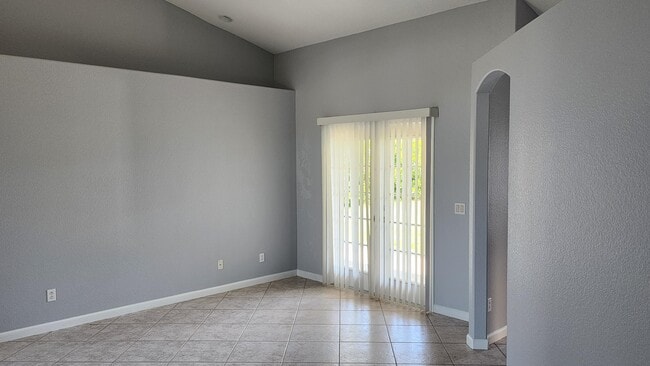 Building Photo - 5610 NW North Crisona Cir