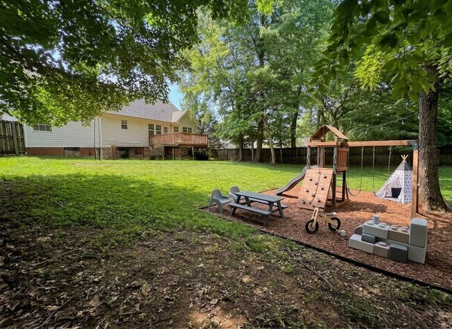 Building Photo - 1641 Cedar Springs Cir