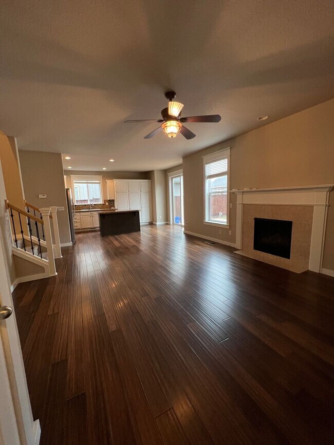 Building Photo - 3-Bedroom 3-Bathroom house across from Candlelight Park