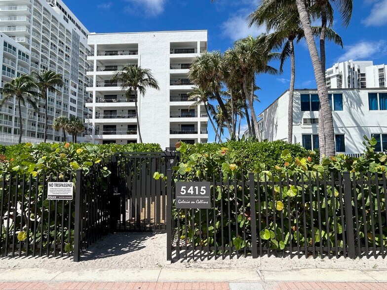 Building Beach Acces - 5415 Collins Ave