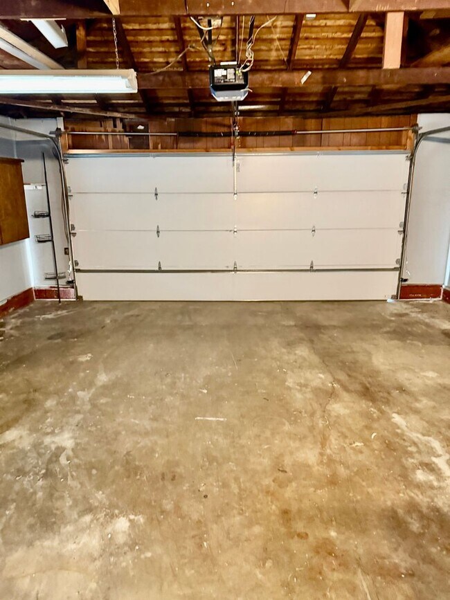 Building Photo - Beautiful Fair Oaks home