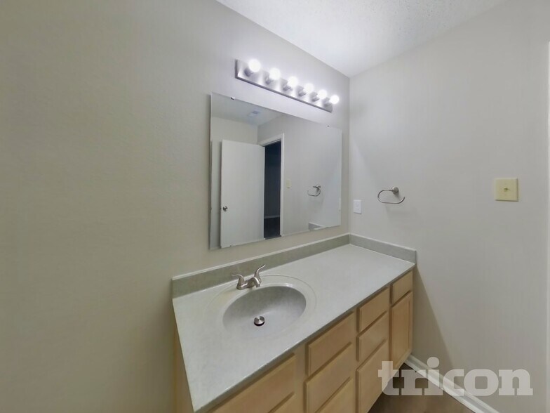 Building Photo - 350 Sunburst Ln