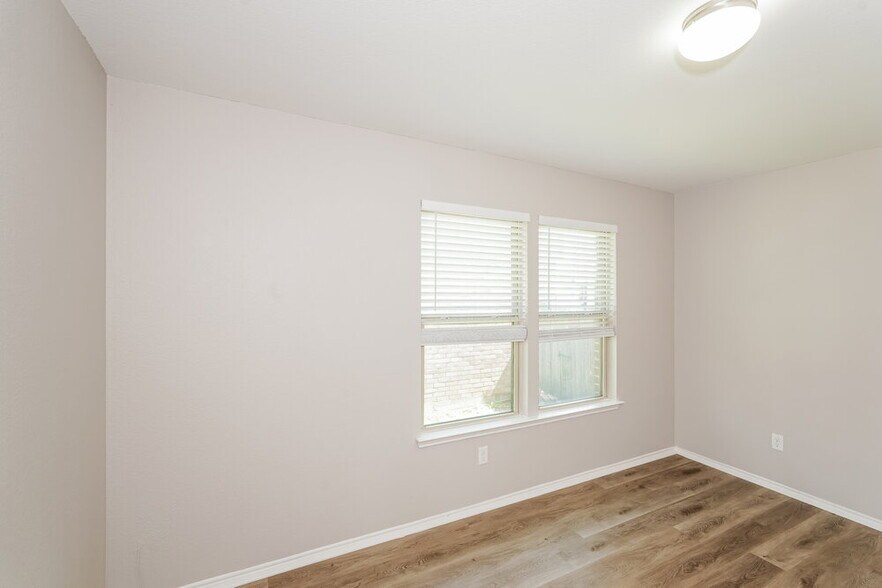 Building Photo - 5509 Northfield Dr