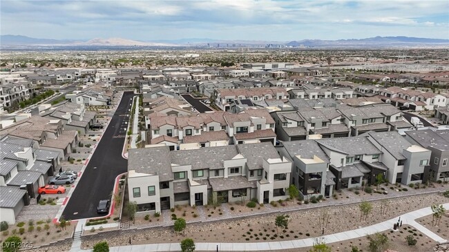 Building Photo - 527 Sonoma Range St