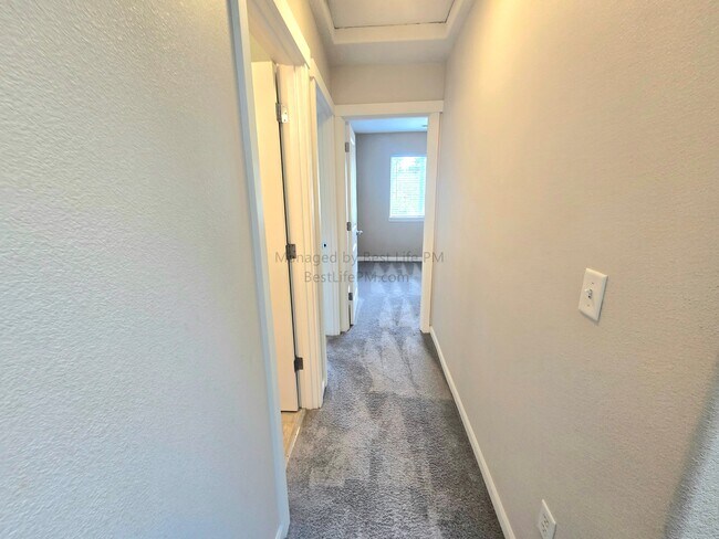 Building Photo - 17923 SW Niks Dr