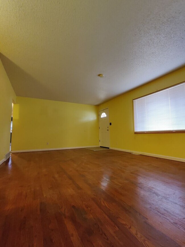Building Photo - Coming Soon – 3-Bedroom Home for Rent