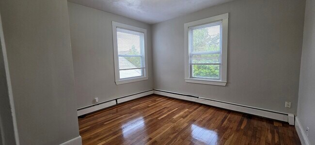 Building Photo - 44 Estes St