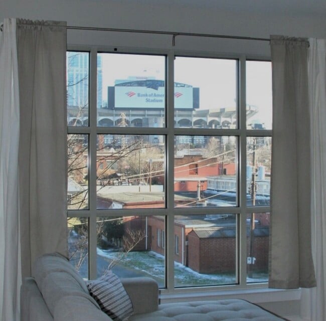 Building Photo - 1101 W 1st St