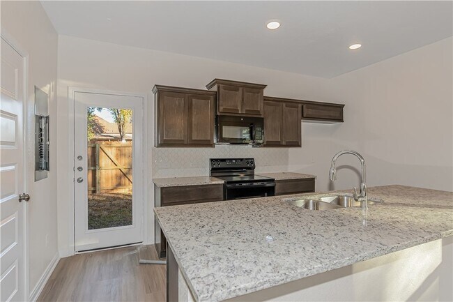 Building Photo - 601 W 24th St