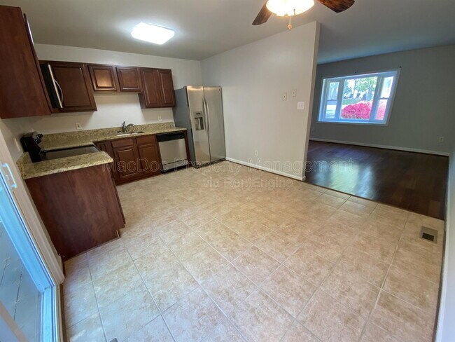 Building Photo - 6022 Battlefield Green Dr