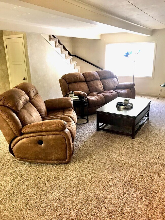 Building Photo - 1428 Crown Ave