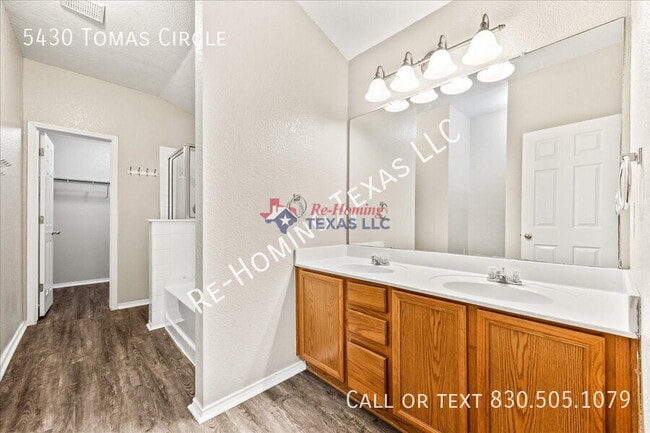 Building Photo - 5430 Tomas Cir.