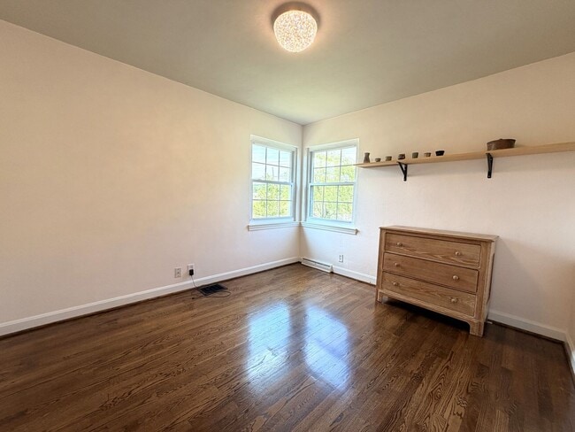 Building Photo - Hilltop Charm in Floyds Knobs – Spacious All-Brick Beauty with Room to Grow!