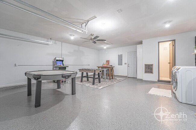 Building Photo - 1011 NE 82nd Ave