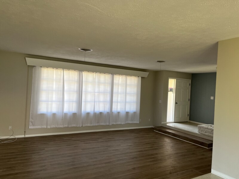 Building Photo - 2528 Waneta Dr