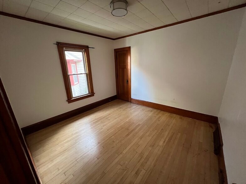 Building Photo - 1515 S 57th St