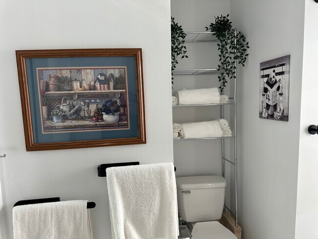 Building Photo - 3826 W 9th St