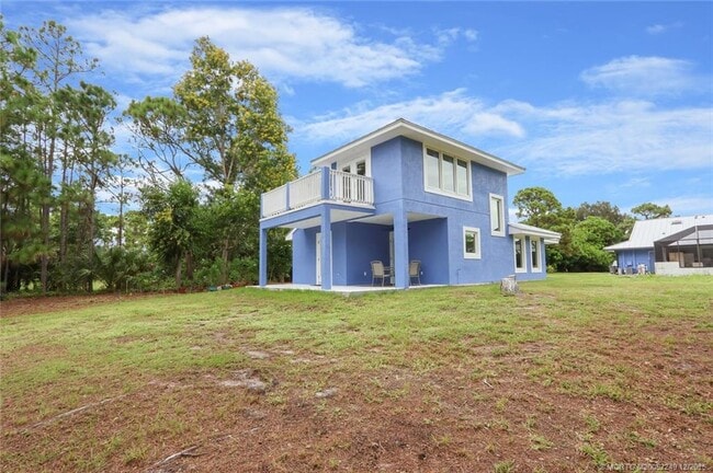 Building Photo - 64 NE Acacia Trail