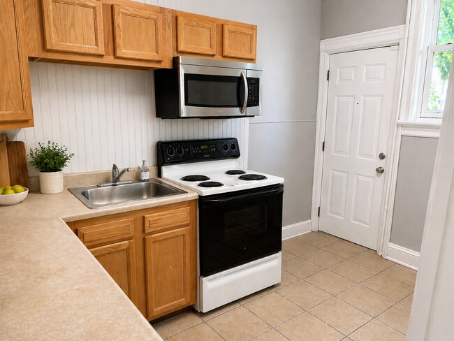 Building Photo - Perfect for Lehigh and Desales Student Housing
