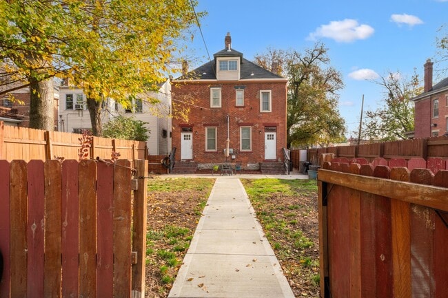 Building Photo - 1229 S High St