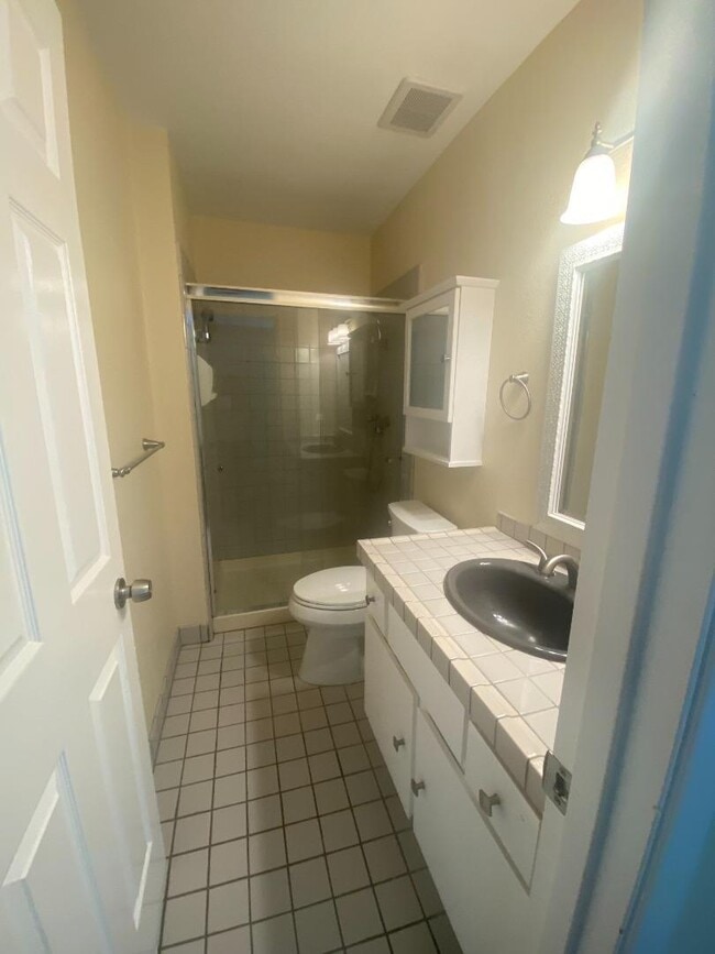 Building Photo - 623 Spar Dr