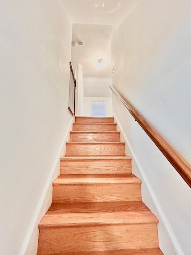 Building Photo - 4523 Gladwyne Dr