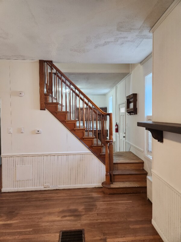 Building Photo - 459 Cherry St