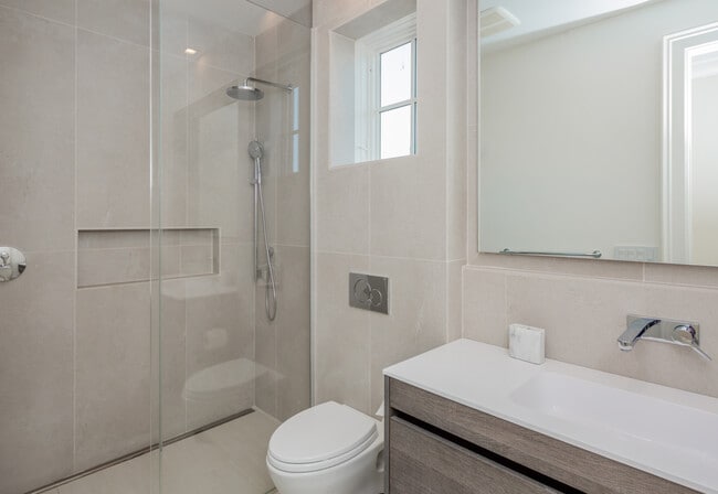 Building Photo - 126 Somerset Ave