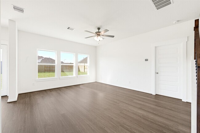Building Photo - 4625 Peony Grn Dr