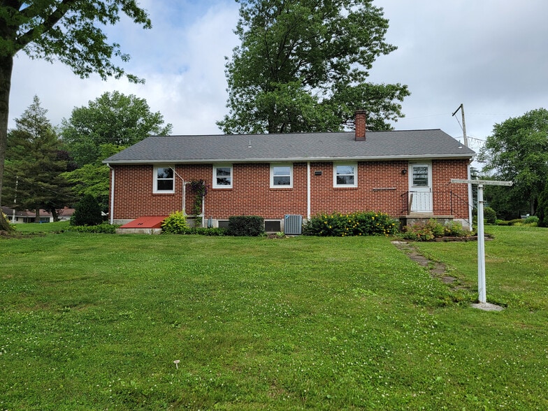 Building Photo - 630 Hampden Rd