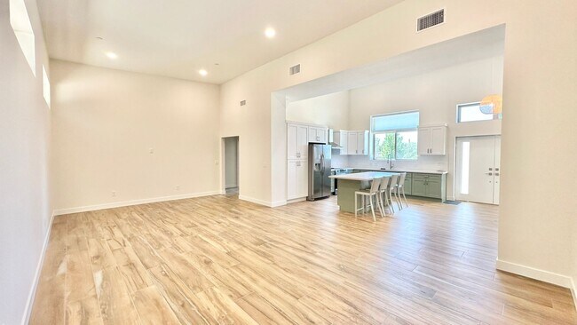 Building Photo - Beautifully Remodeled Top to Bottom Single...