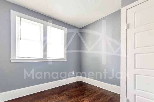 Building Photo - 2056 Moncrief Rd