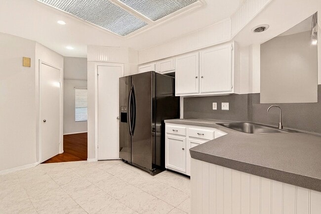 Building Photo - 15343 Meadow Village Dr