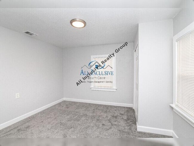Building Photo - Great 3BD 2 BA home