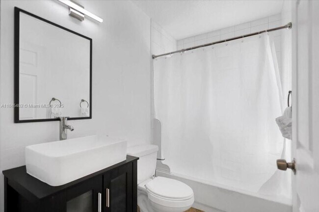 Building Photo - 4 bedroom in Hollywood FL 33021