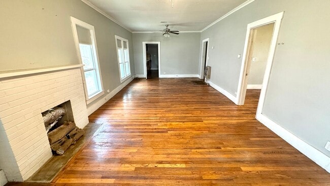 Building Photo - Charming 3-Bed, 2-Bath Home with Bonus Storage!