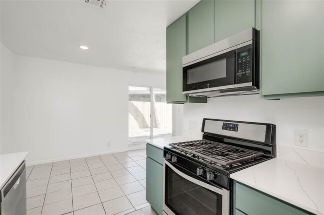 Building Photo - 3304 Dolphin Cove