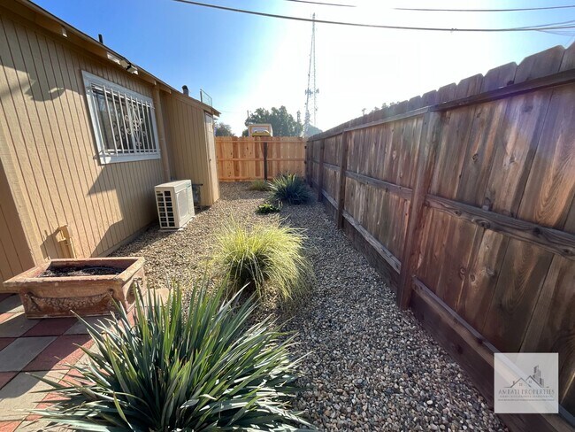 Building Photo - 3074 E Terrace Ave