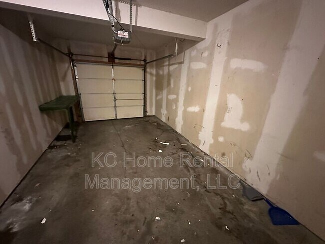 Building Photo - 1957 N 80th Ct