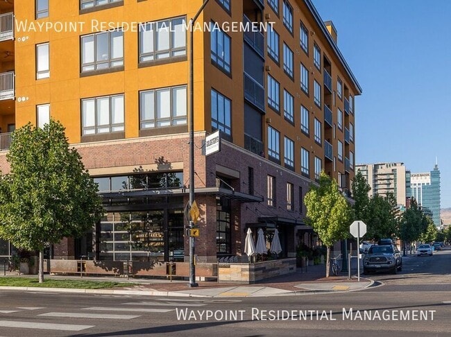 Building Photo - 880 W River St