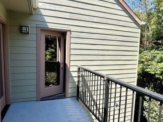 Building Photo - 331 SE 146th Ave
