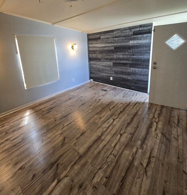 Building Photo - 8827 Deerwood Dr