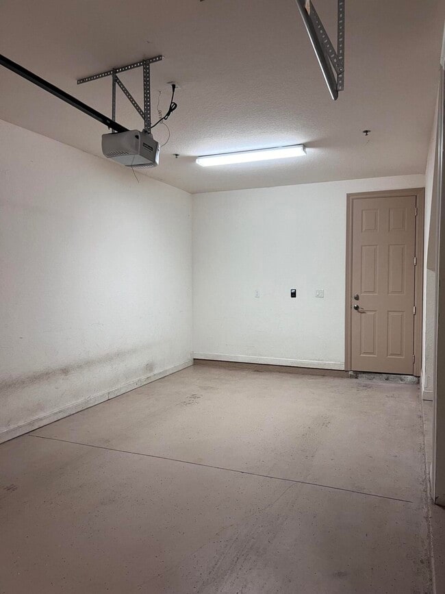 Building Photo - 540 Amador Ln
