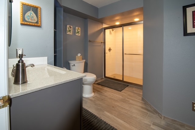 Large bathroom in basement - 5555 E Briarwood Ave