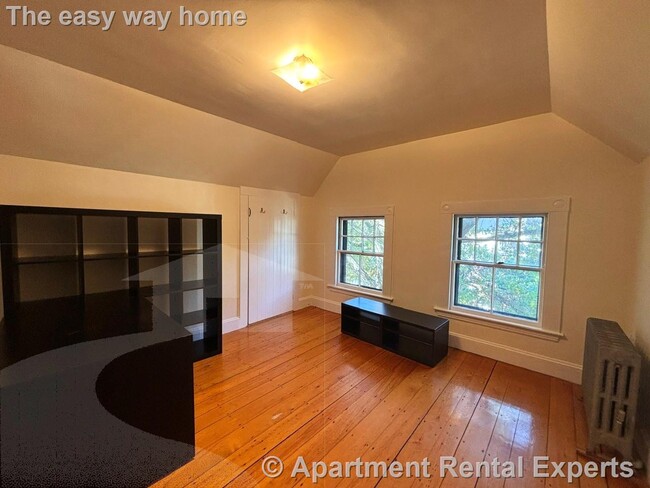 Building Photo - Cambridgeport 3rd floor 1 Bedroom for $285...