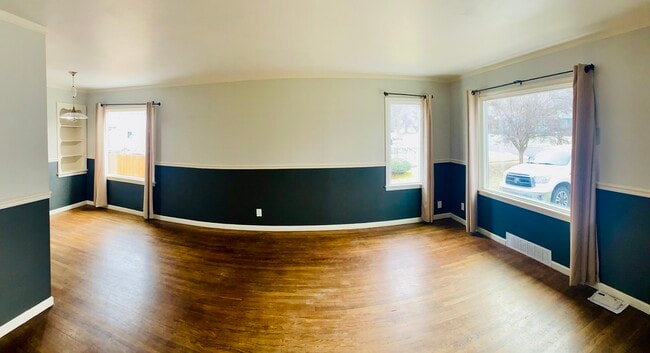Building Photo - 1311 E 42nd Ave