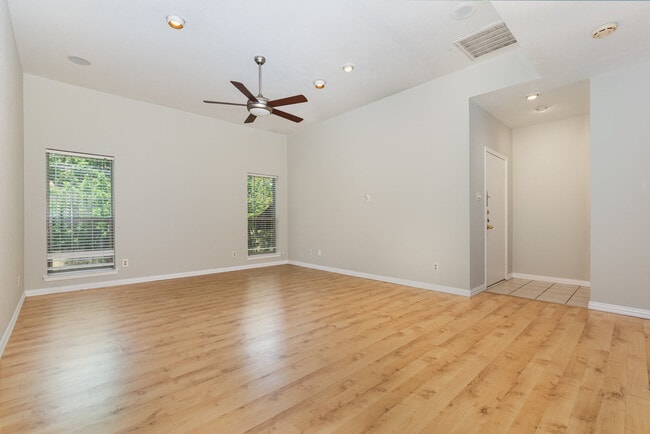 Building Photo - 10438 High Hollows Dr